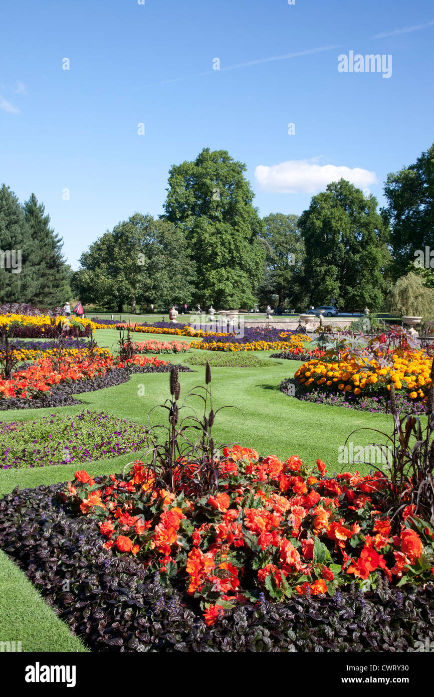 Floral display of approx 16,000 plants, Kew Royal Botanical Gardens