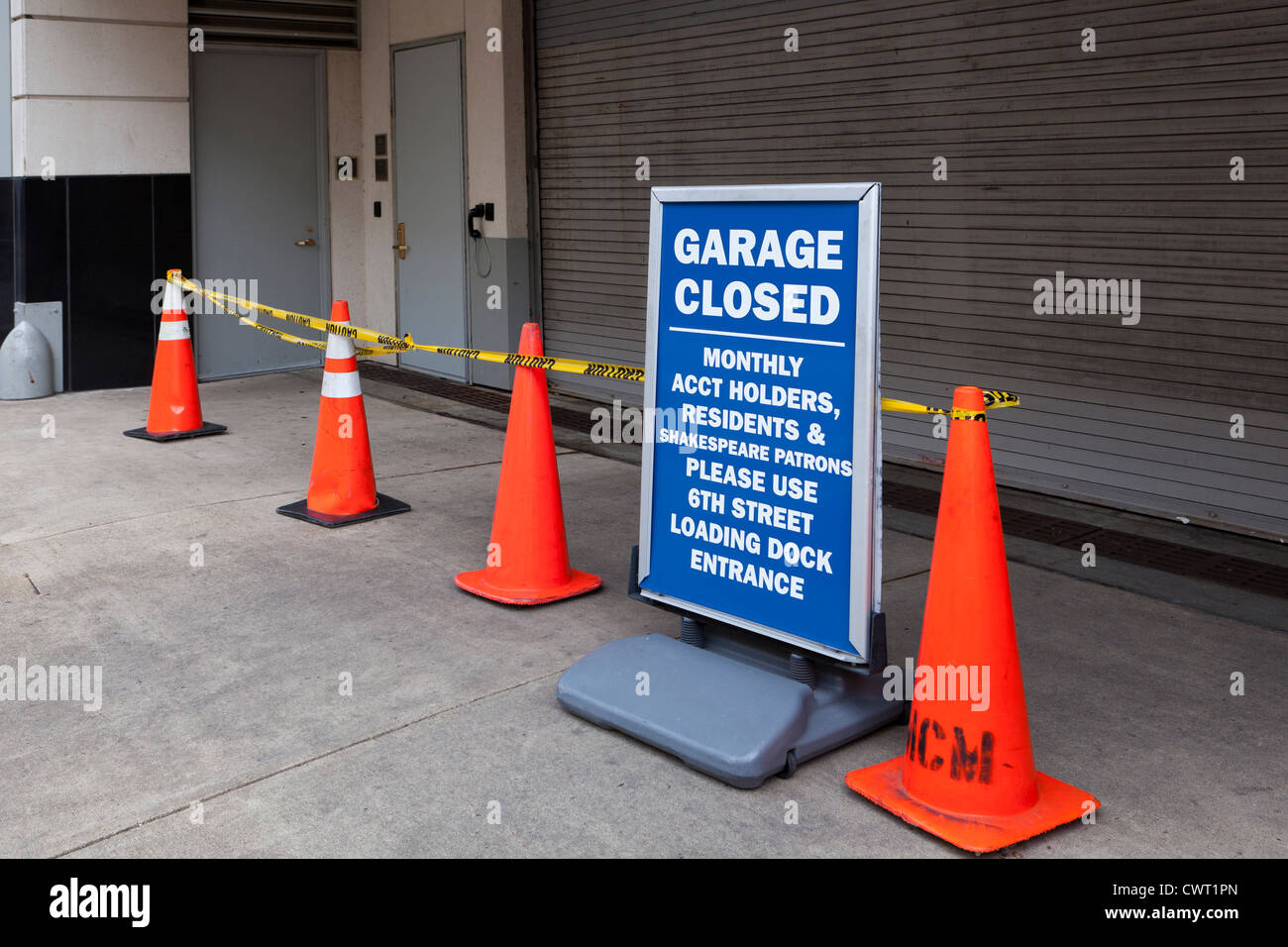 Garage closed sign - USA Stock Photo
