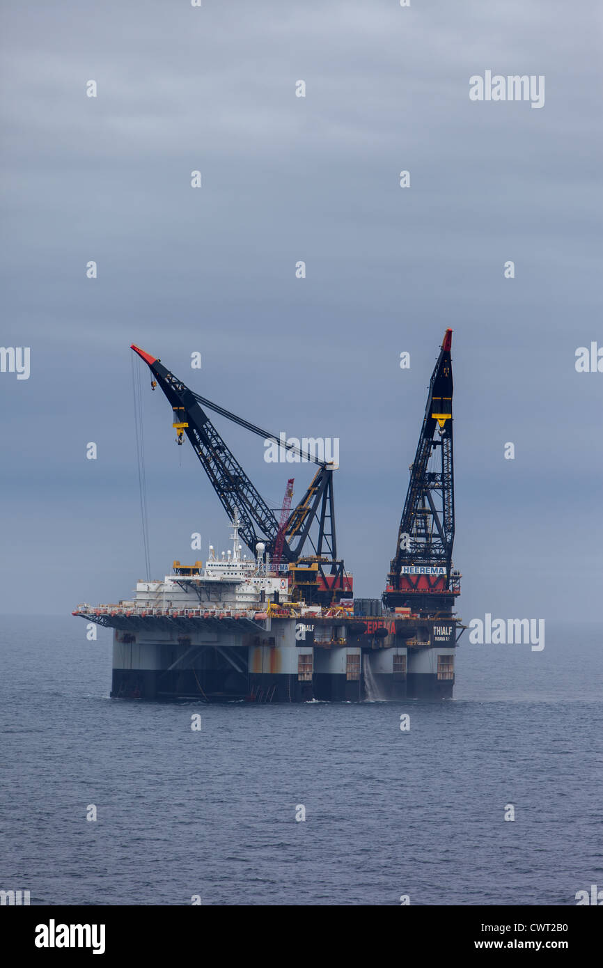 Heavy Lift Crane Barge High Resolution Stock Photography and Images Alamy