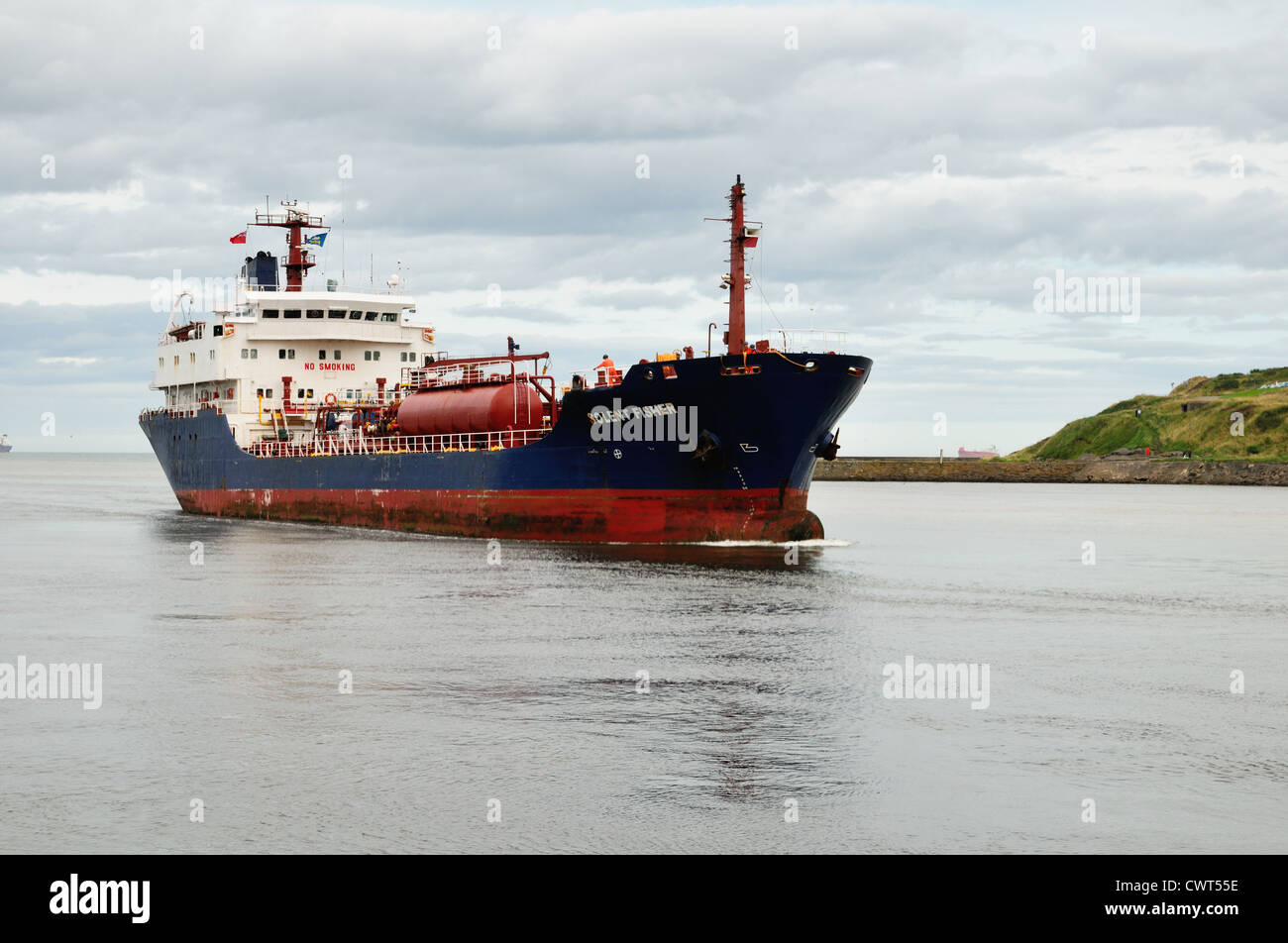 The Solent Fisher, crude oil tanker, entering Aberdeen harbour Stock Photo