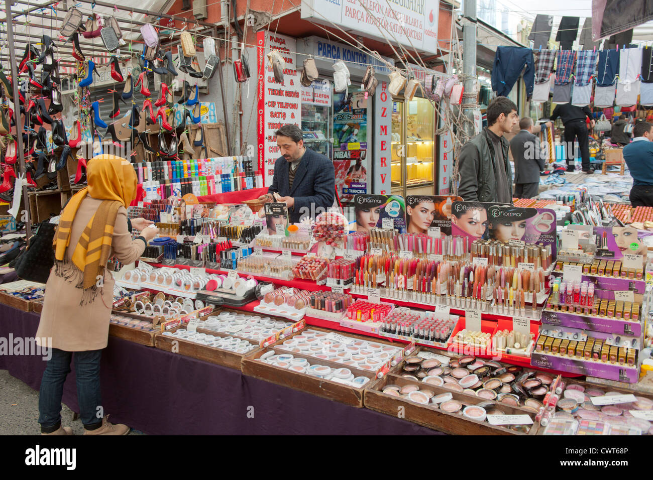 Türkei, Istanbul, Fatih, Carsamba Pazari oder Frauenmarkt, jeden Mittwoch  an der Fatih-Moschee Stock Photo - Alamy