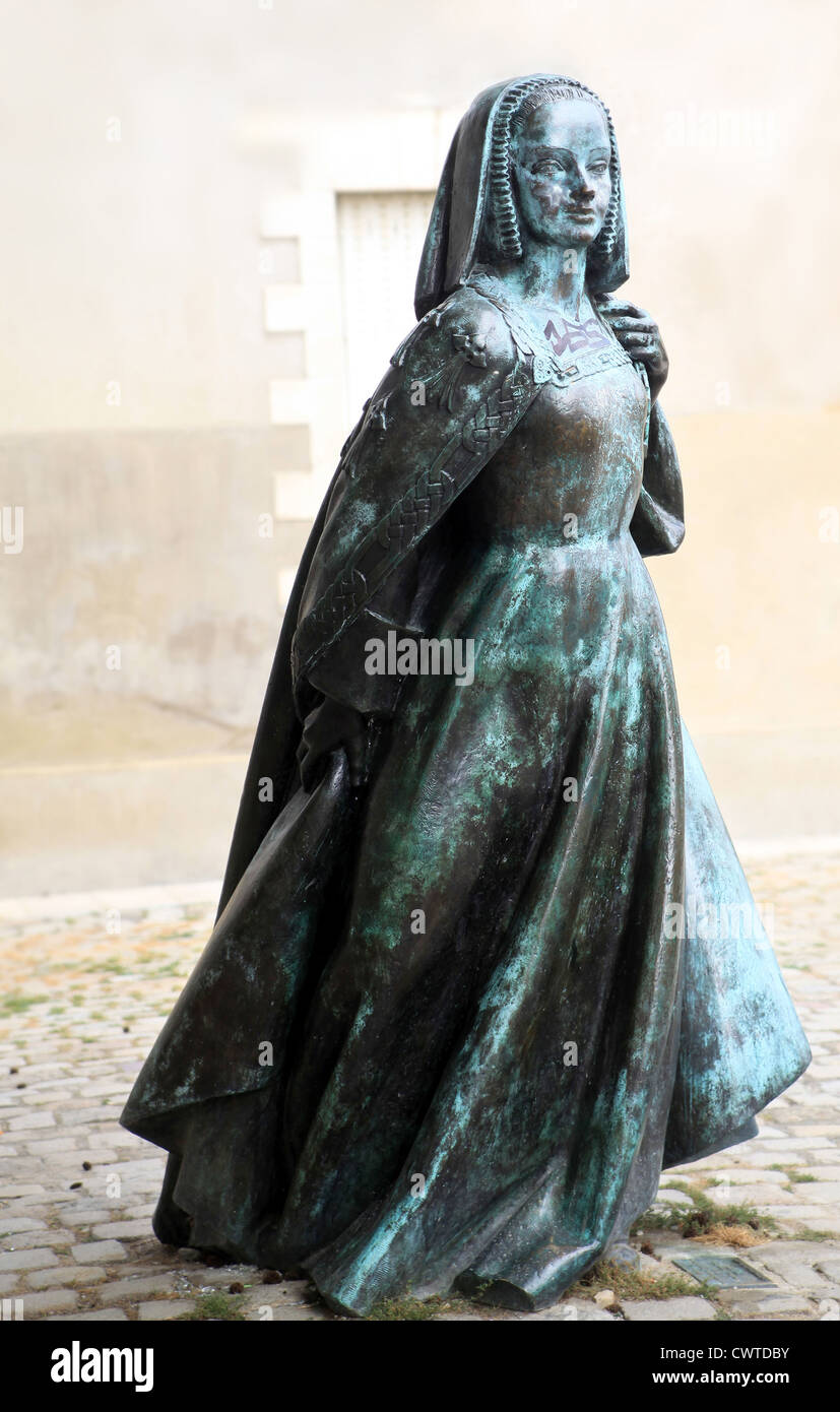 Large Bronze Statue of 'Anne de Bretagne' (Duchess Anne of Brittany) Stock Photo