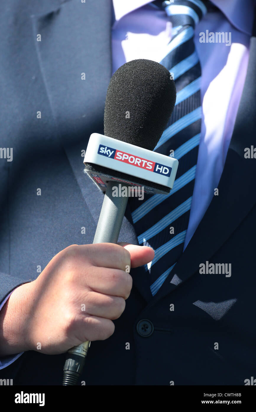 A Sky Sports reporter holds a Sky Sports HD microphone during a live  broadcast. Picture by James Boardman Stock Photo - Alamy
