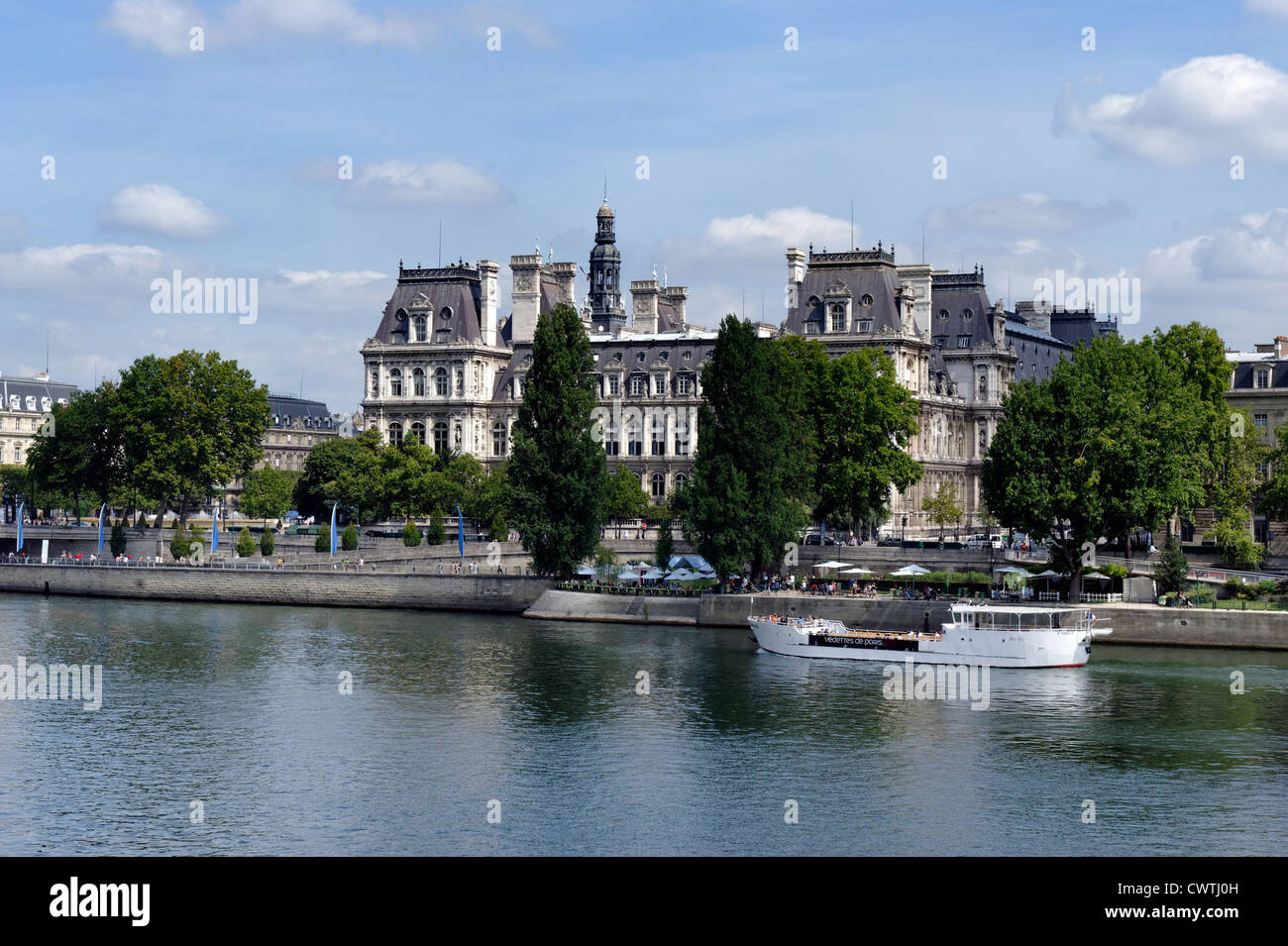 Classical building French architecture alongside the River Seine in Paris Stock Photo