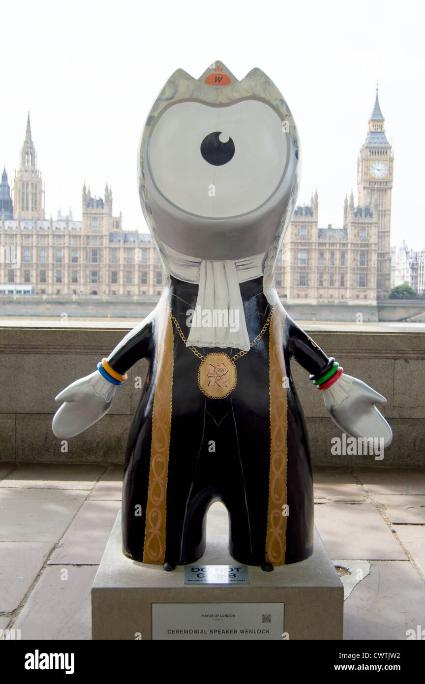 Wenlock London 2012 mascot celebrating the Speaker of the House of Commons on Albert Embankment, with the Palace of Westminster Stock Photo