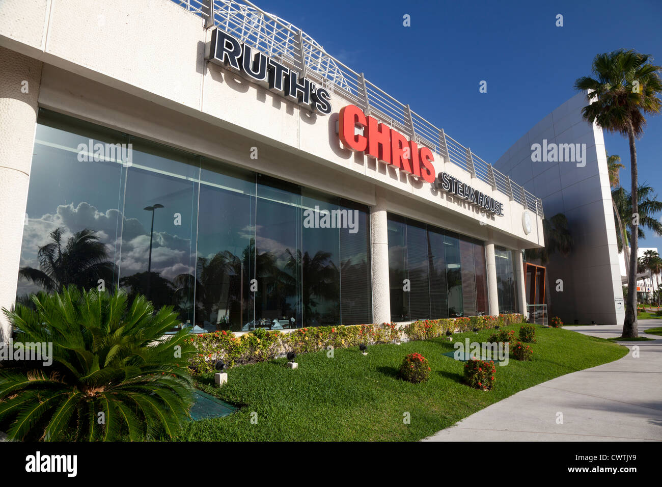 Ruth's Chris Steak House, Kukulcan Plaza, Cancun, Mexico Stock Photo ...