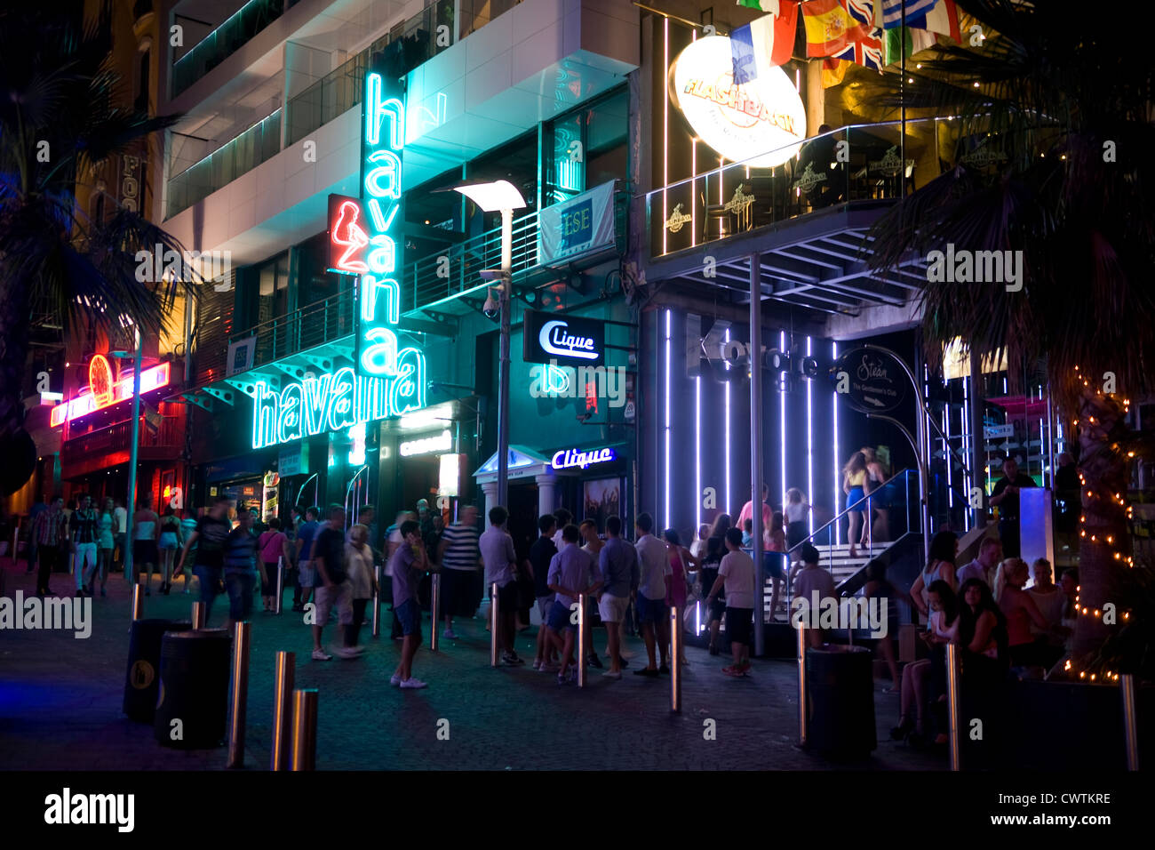 Night clubs near me hi-res stock photography and images - Alamy