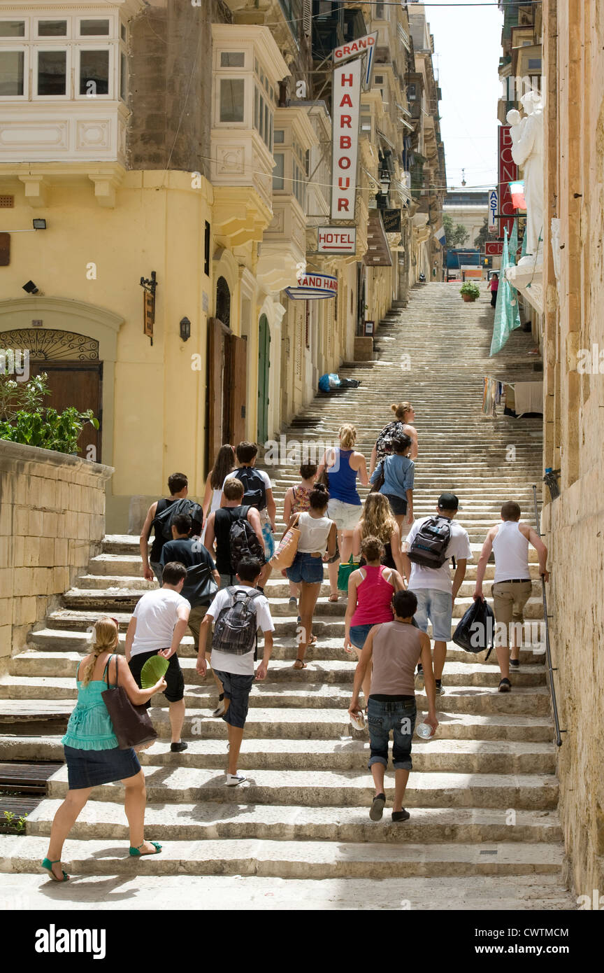 Valetta Step Malta Valletta where a group of students climb backstreet steps Stock ...