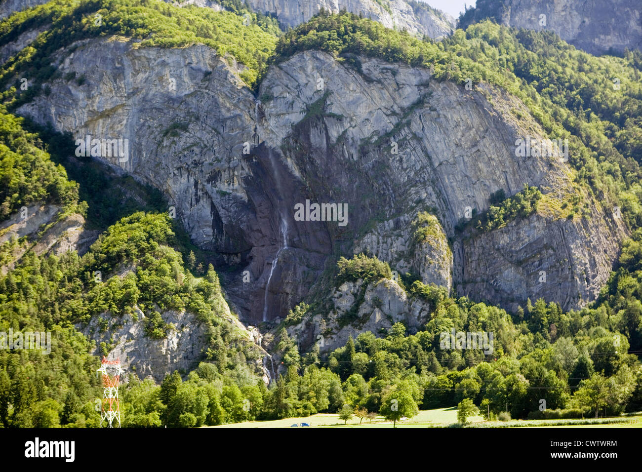Magland (Upper Savoy,France) : Cascade of Arpenaz with the Z shaped fold (Upper Jurassic) Stock Photo