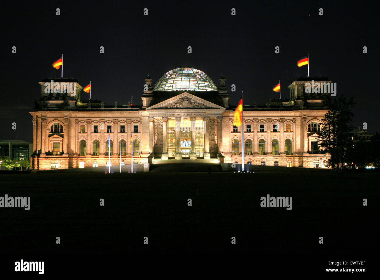 Berlin by night hi-res stock photography and images - Alamy