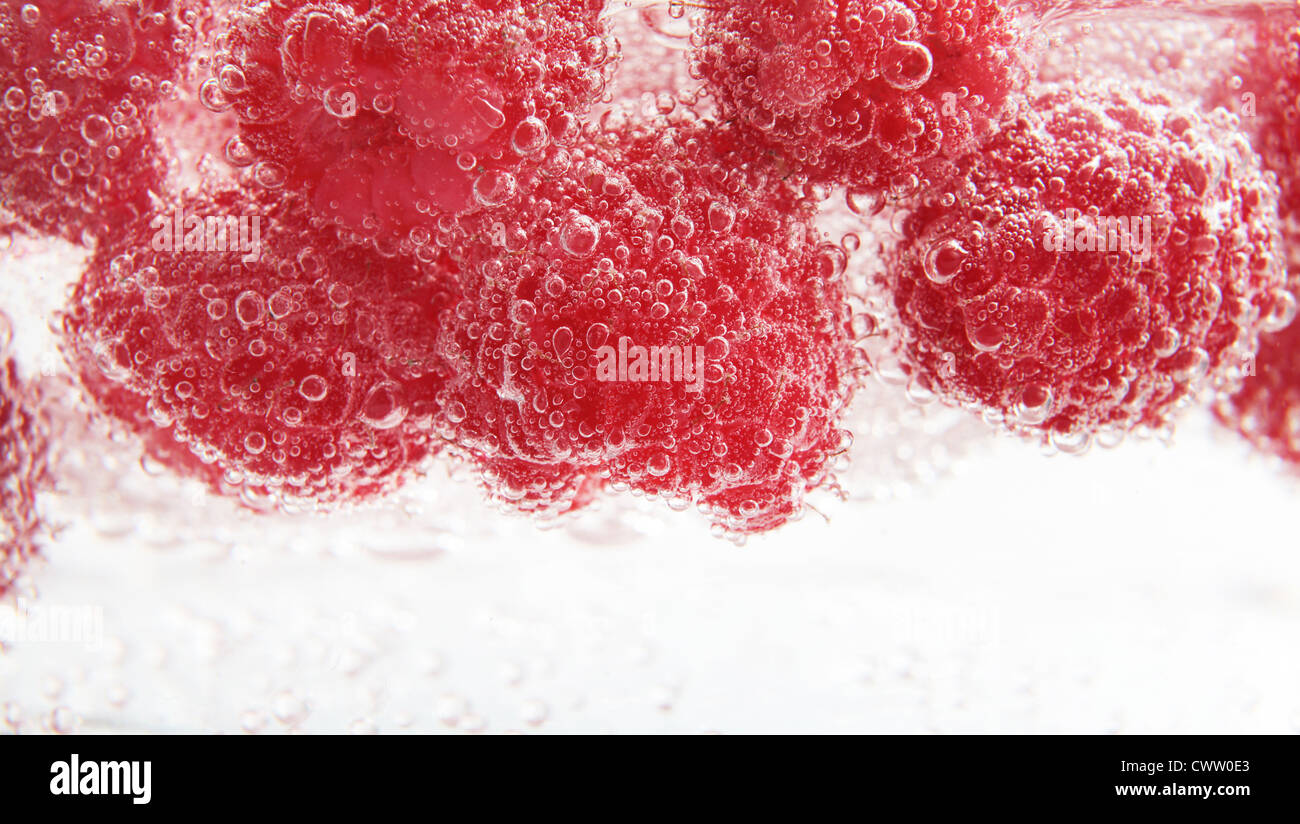 Raspberries in sparkling water hi-res stock photography and images - Alamy