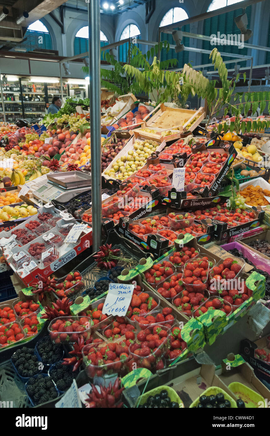 Market italy city hi-res stock photography and images - Alamy