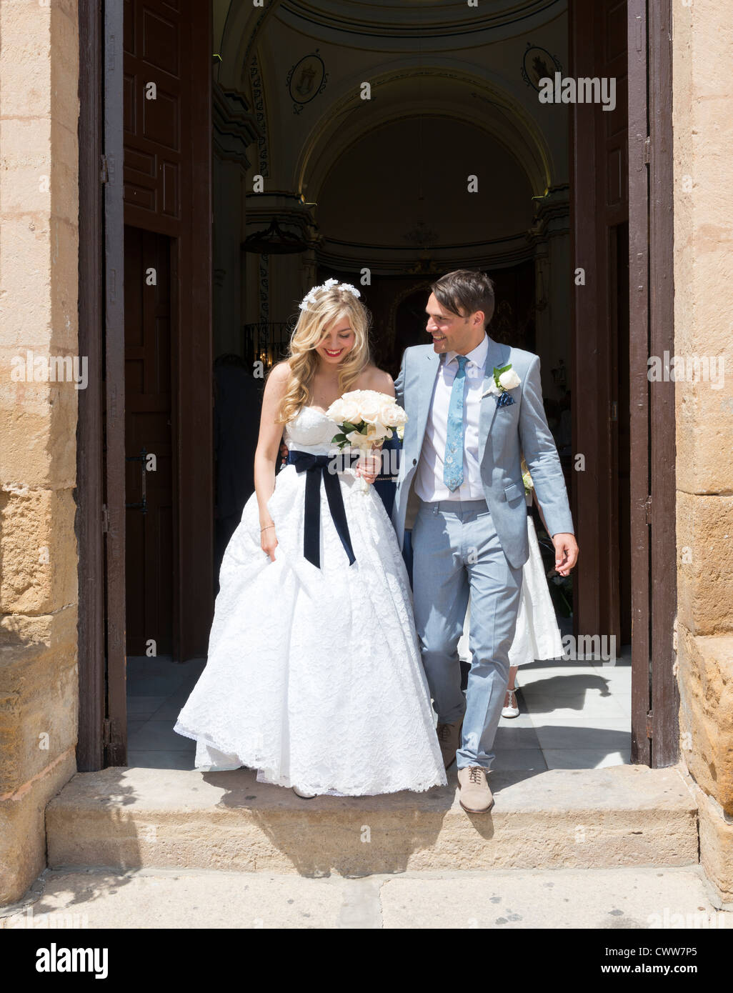 Bride and groom outside church hi-res stock photography and images - Alamy