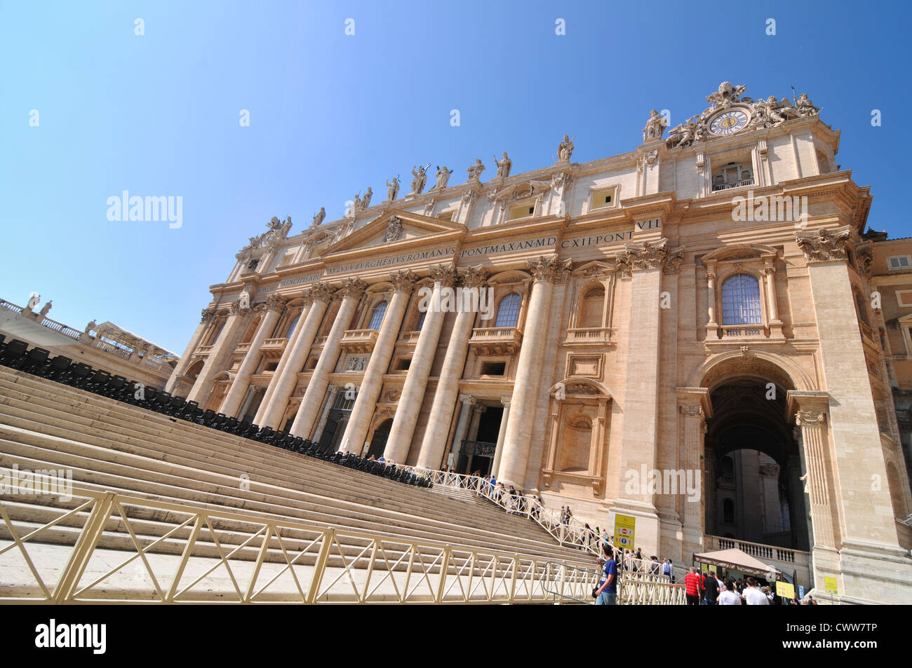Saint Peter Rennaissance Tourists heading to Saint Peter basilica, famous late Renaissance ...
