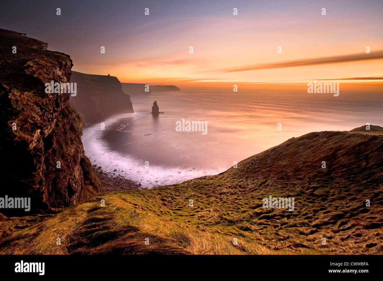 Peaceful beach scene crashing waves hi-res stock photography and images ...