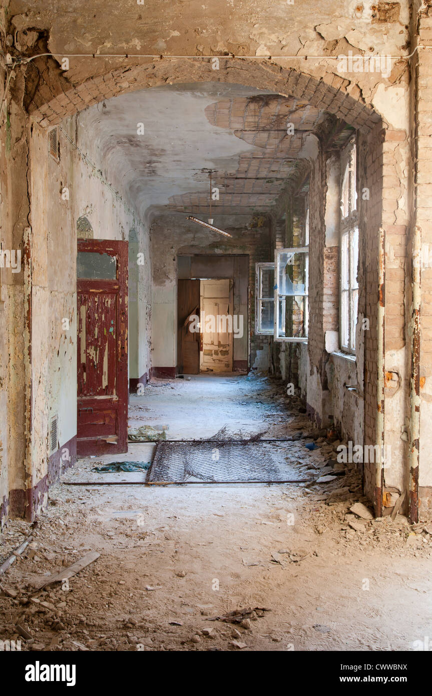 House hallway corridor doors hi-res stock photography and images - Alamy