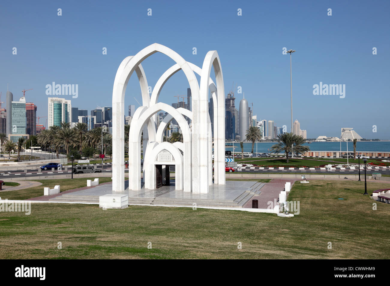 монумент парфюмницы. абу даби архитектура. монумент парфюмницы в городе доха. монумент парфюменса вг доха. монумент парфюмницы доха.