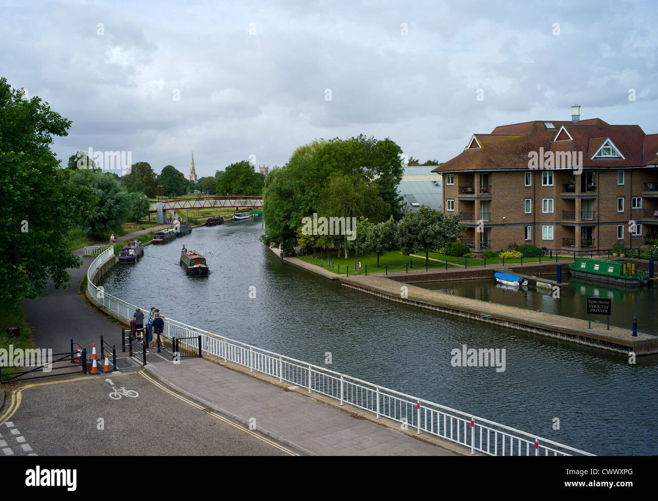 Narrow Boat On River Cam Cambridge Stock Photo Alamy