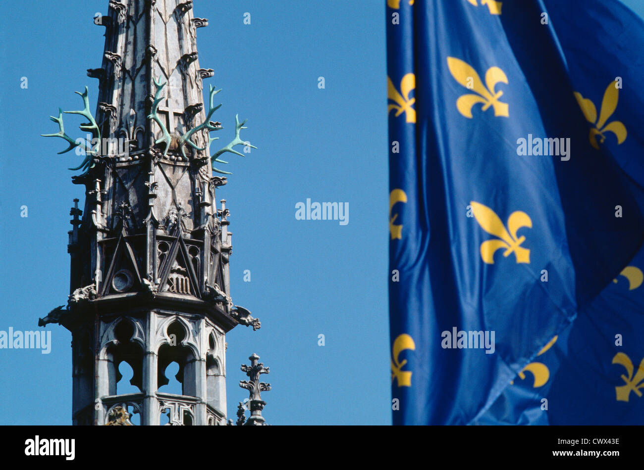St Hubert S Chapel With Fleur De Lys Flag Chateau D Amboise Loire Stock Photo Alamy