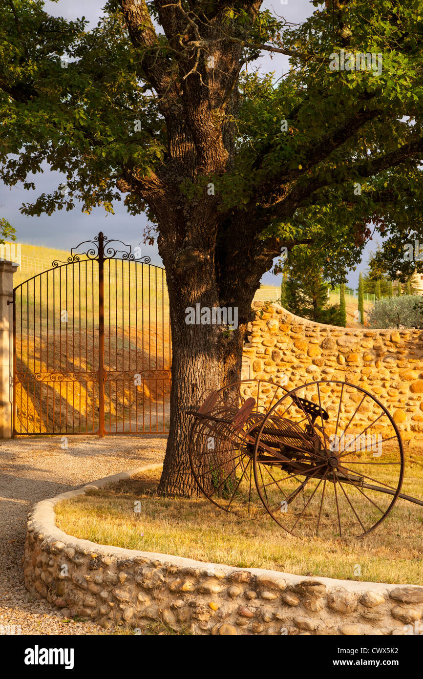 Dawn at Gated entrance to farm near Greoux-les-Bains, Provence France Stock Photo