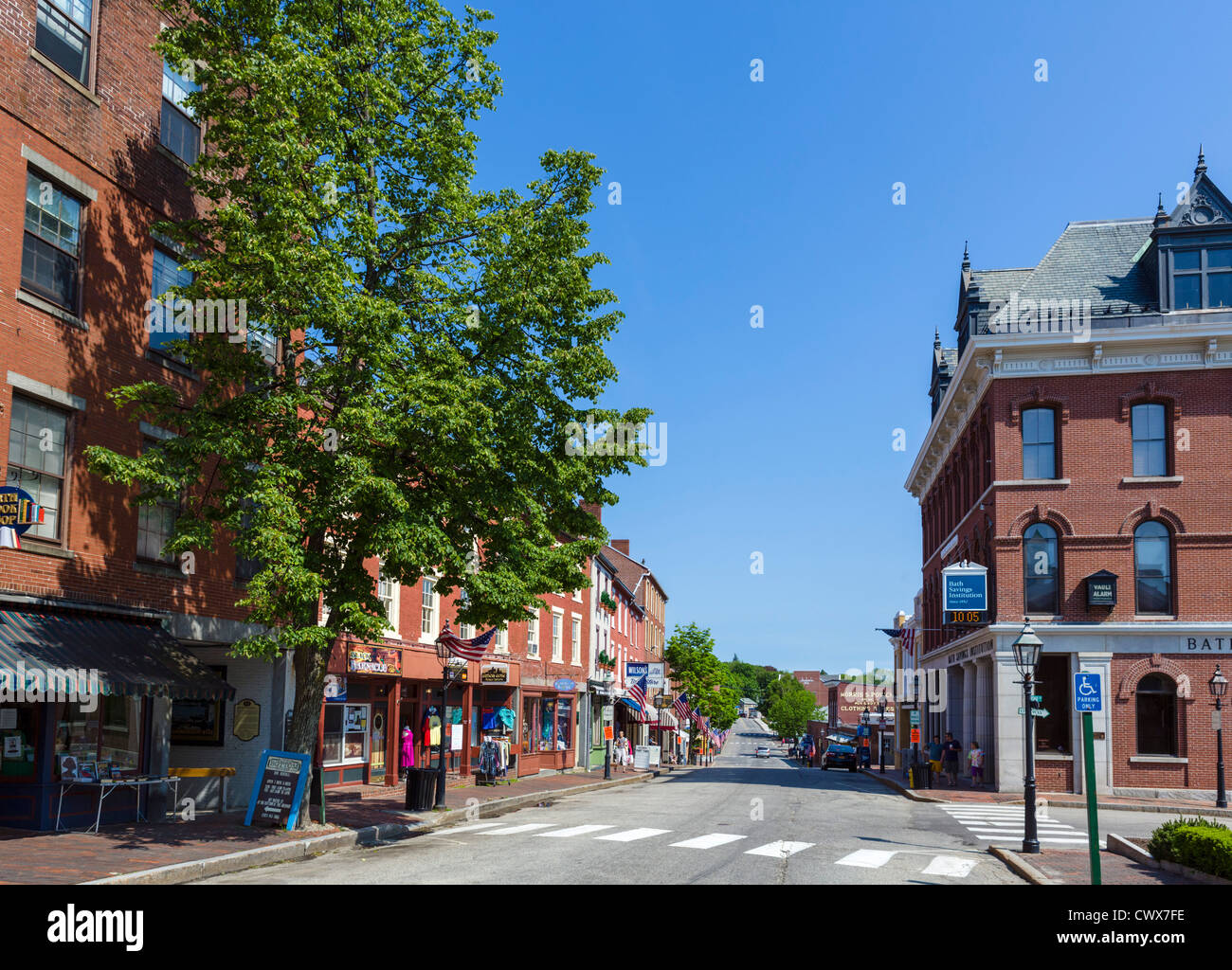 Street lined with american flags hires stock photography and images