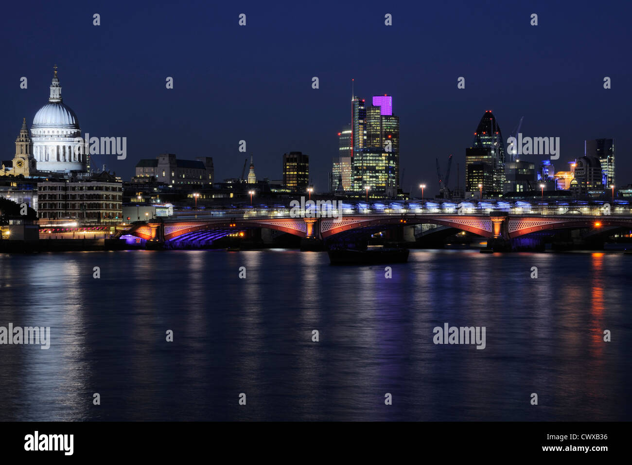 City of london skyline night hi-res stock photography and images - Alamy