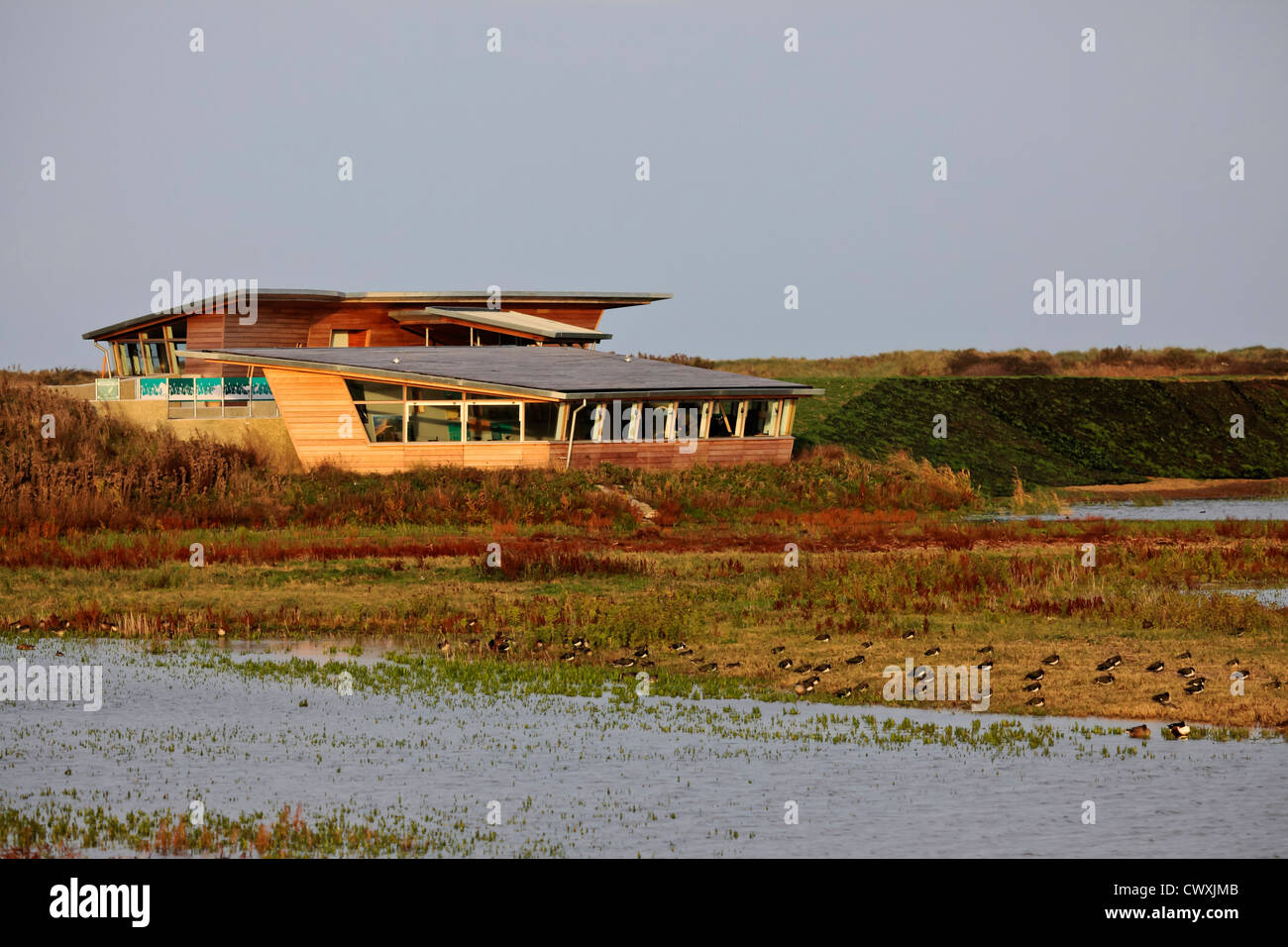 8037. The new Parrinder Hide, RSPB Titchwell, Norfolk, UK Stock Photo