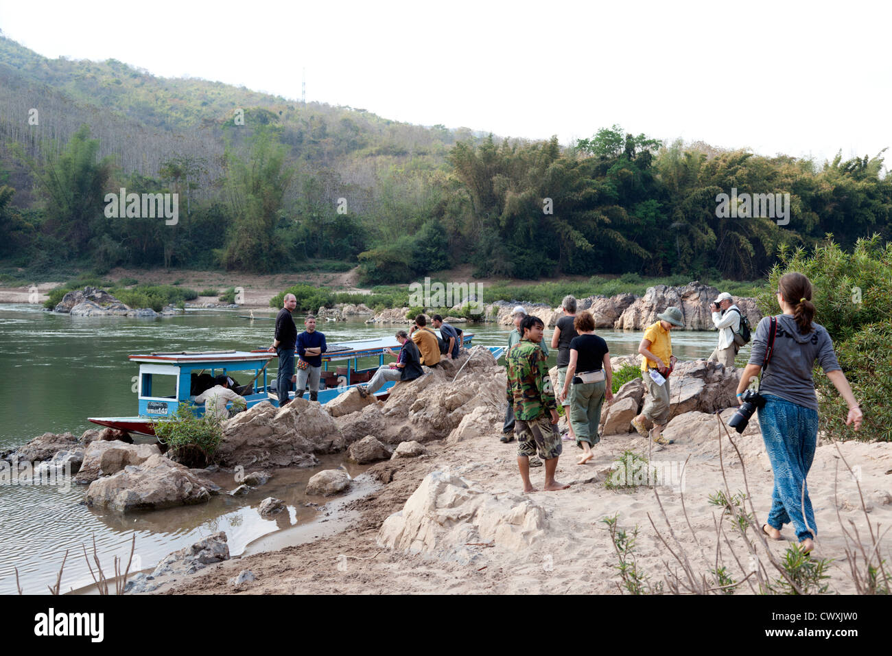 At low water, a difficult section on the Ou river (Laos). A la saison des basses eaux, un passage difficile sur la rivière Ou. Stock Photo