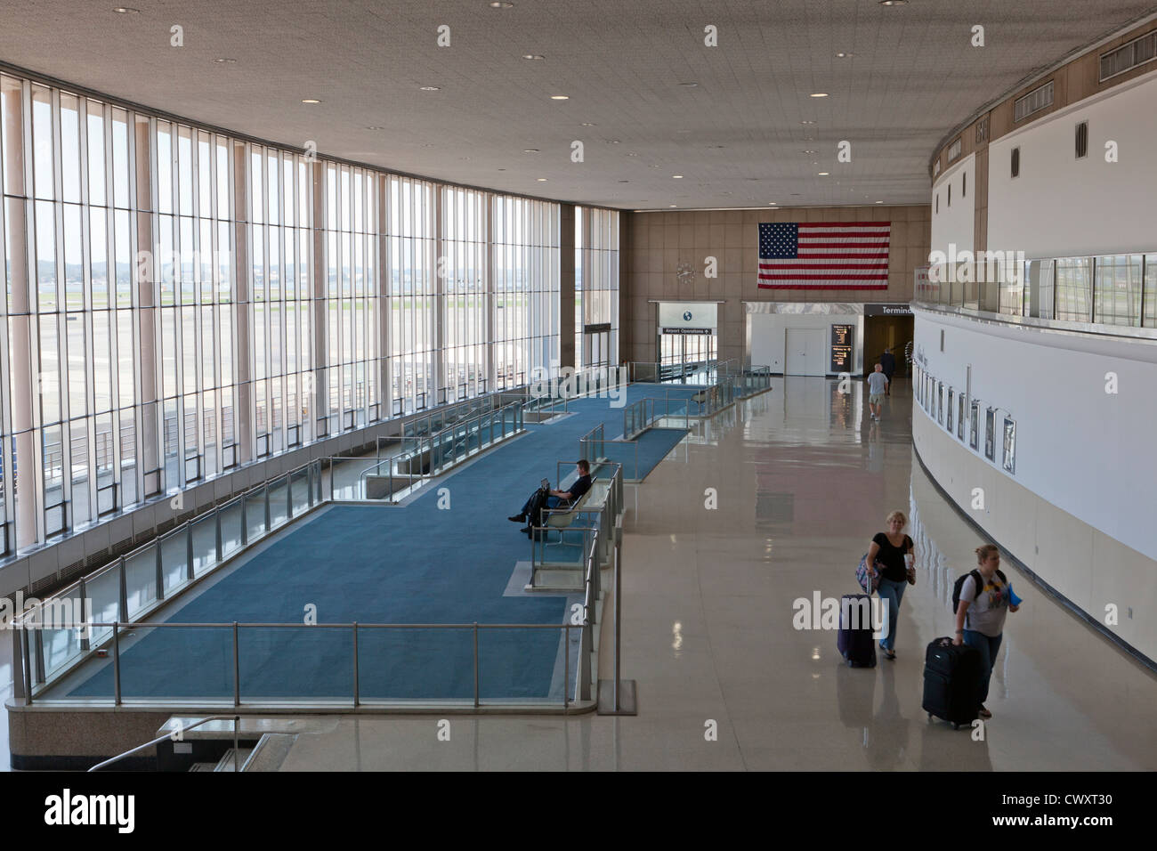 Ronald Reagan National Airport old terminal interior Stock Photo - Alamy