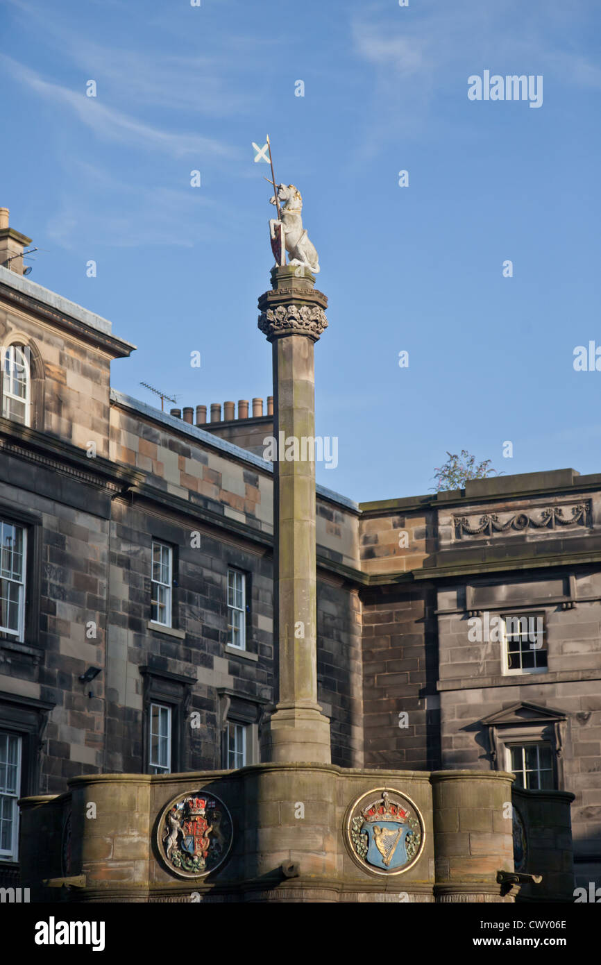 The Mercat Cross in the Royal mile. First noted in 1365, and at various times destroyed, preserved and restored. Stock Photo