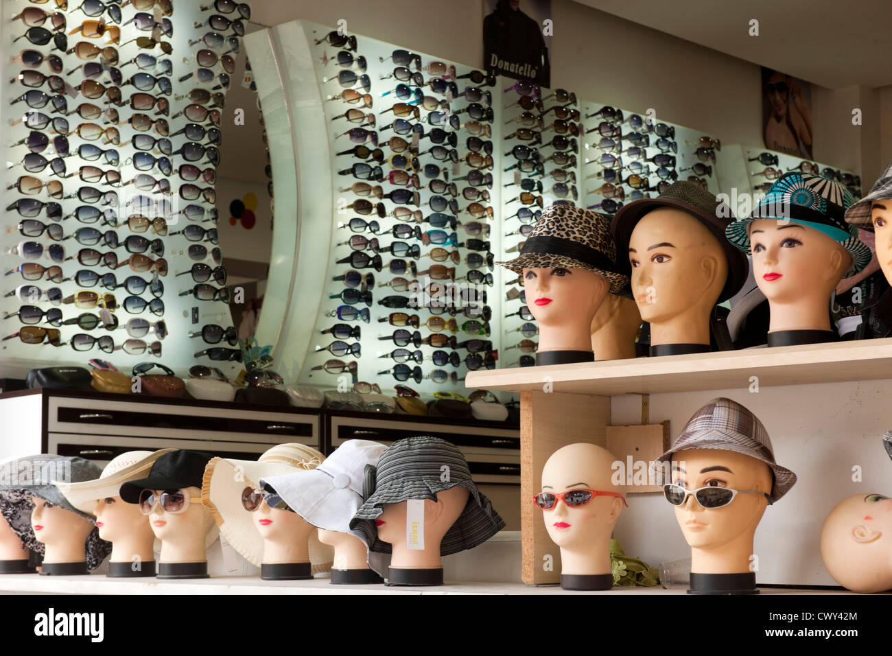 Türkei, Istanbul, Ortaköy modernes Brillengeschäft Stock Photo