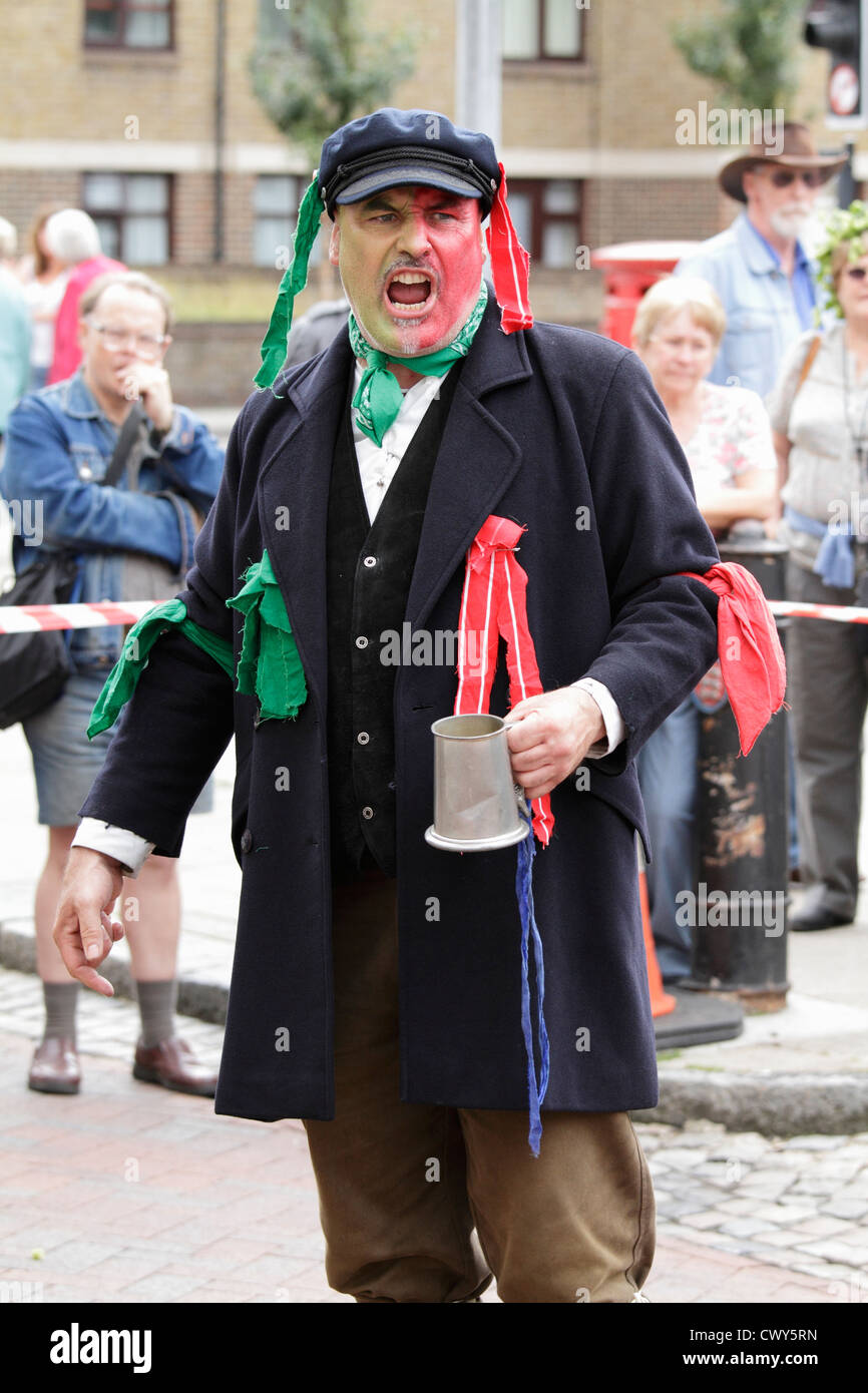 A man introducing the street acts at Faversham hop festival holding a tankard Stock Photo