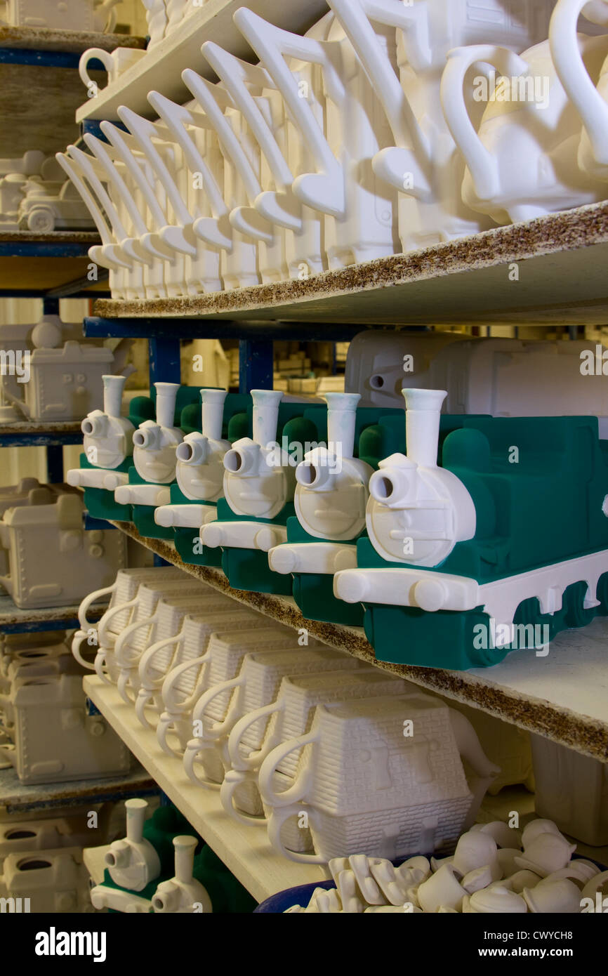 Lustred and slipcast pottery centres, Ceramic Inspirations manufacturer specialising in