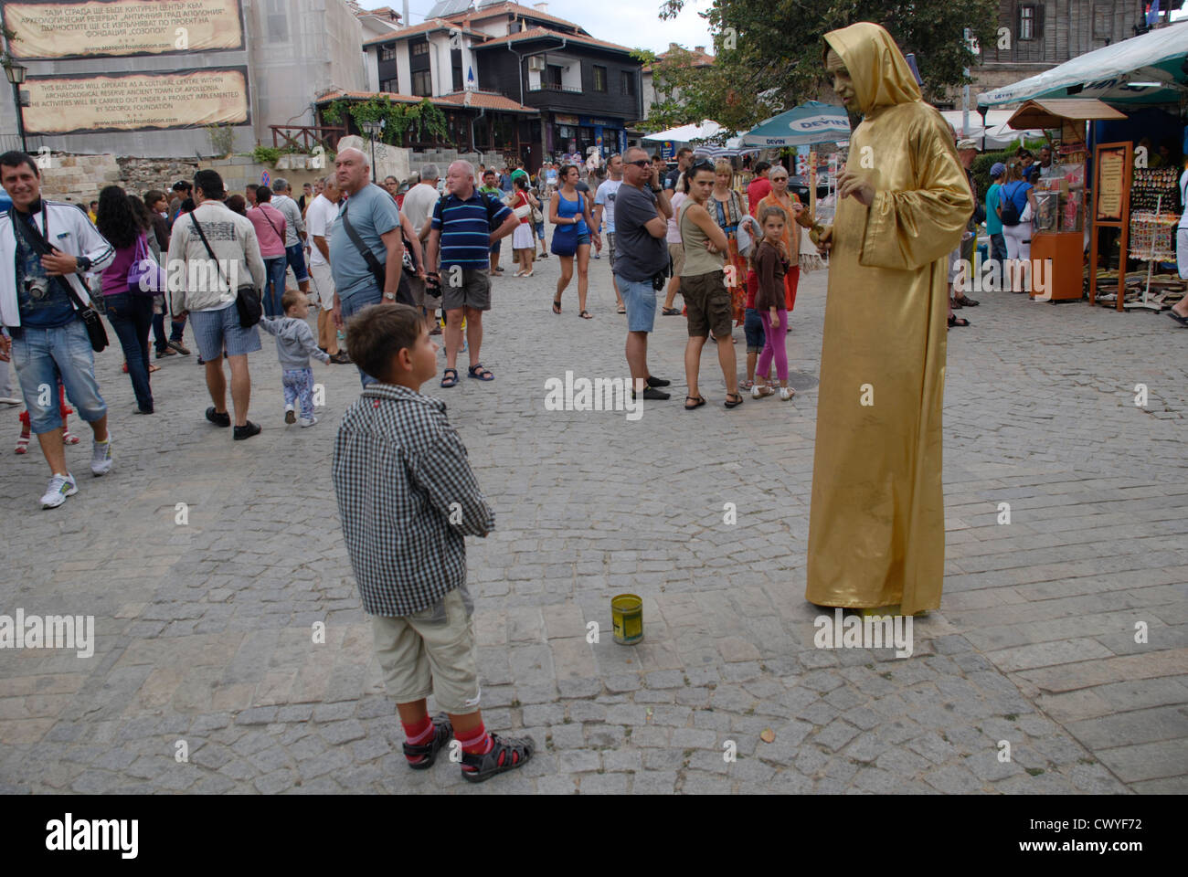 A street scene from the 2012 Appolonia Arts Festival in Sozopol on the Bulgarian Black Sea. Picture by: Adam Alexander/Alamy Stock Photo