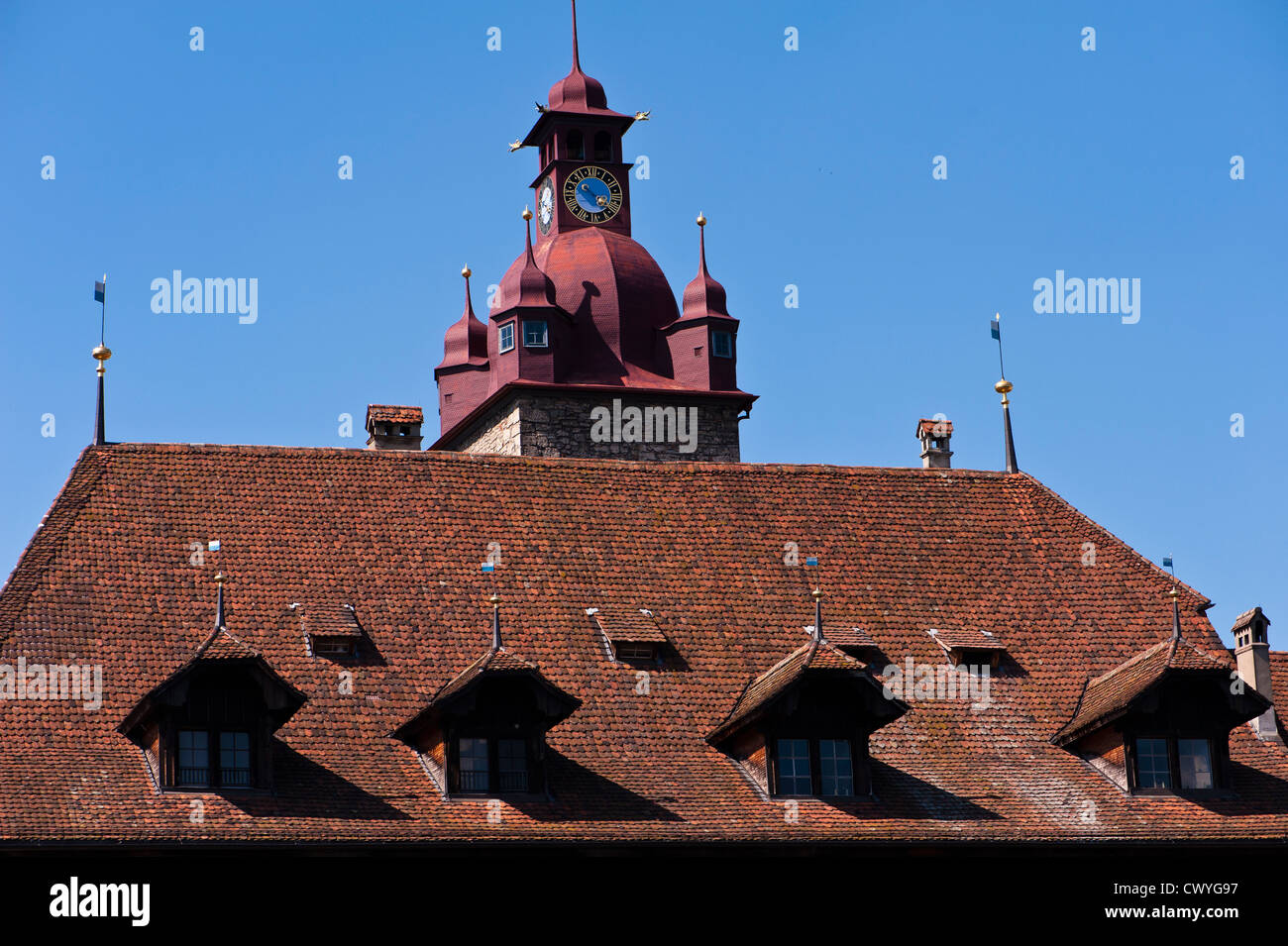 Rooftop clock hires stock photography and images Alamy