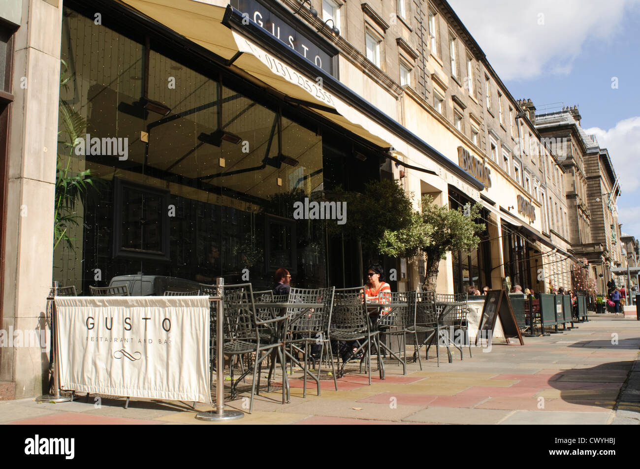 Al fresco dining sidewalk outside exterior hires stock photography and