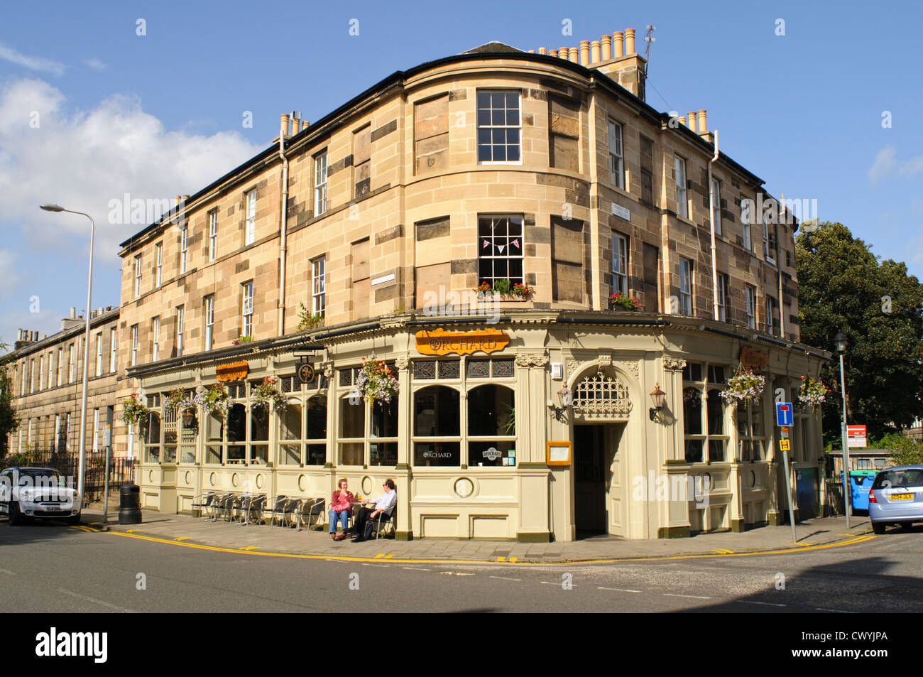 The Orchard public house on the junction of Howard Place and Warriston Crescent, Edinburgh. Stock Photo