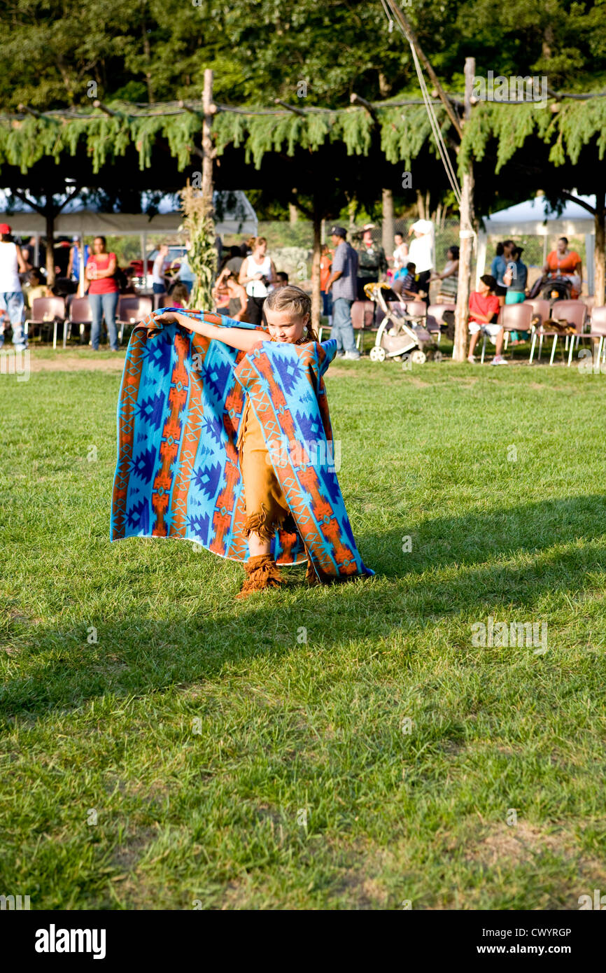 Eastern blanket dance hires stock photography and images Alamy
