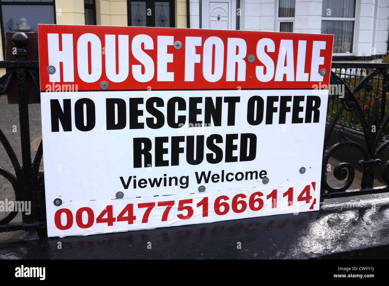 Mis-spelt advert for house for sale, ironically referring to the crash in house prices. Stock Photo