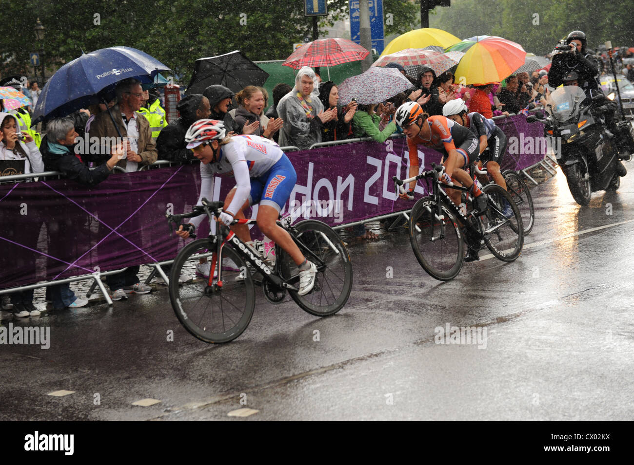 Olga Zabelinskaya, Marianne Vos and Lizzie Armistead battle for gold in the women's cycling road race,  London 2012 Olympics Stock Photo