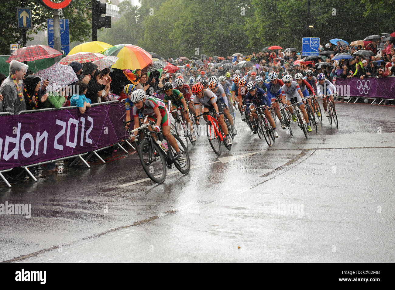 The peloton in the women's cycling road race at the London 2012 Olympics Stock Photo