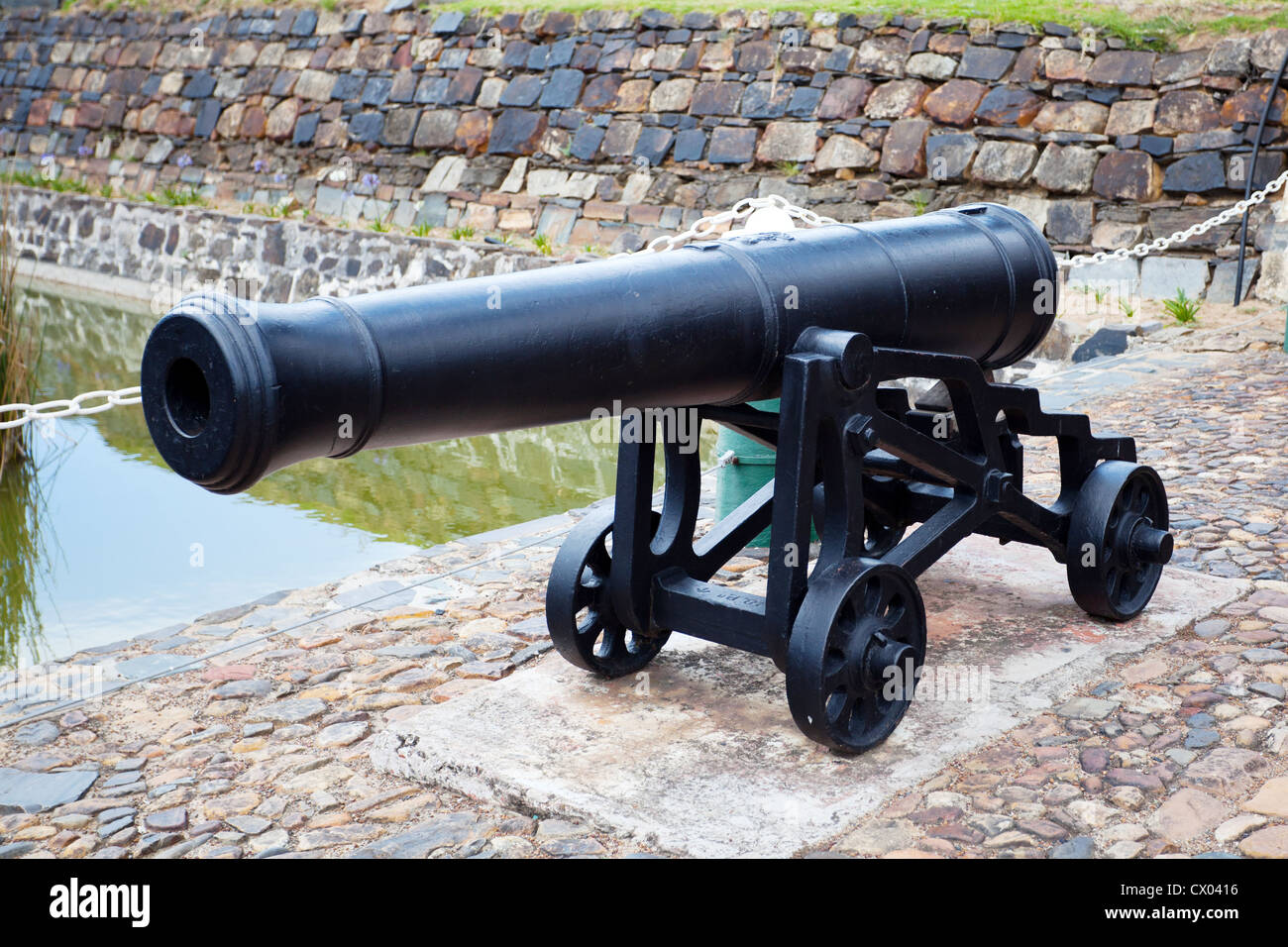 Cast iron cannon hires stock photography and images Alamy