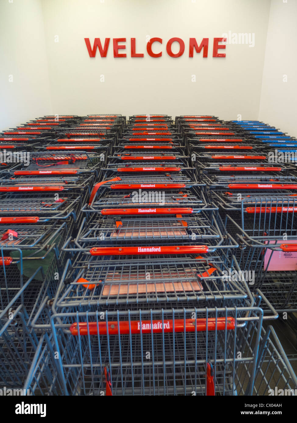 Shopping carriages hires stock photography and images Alamy