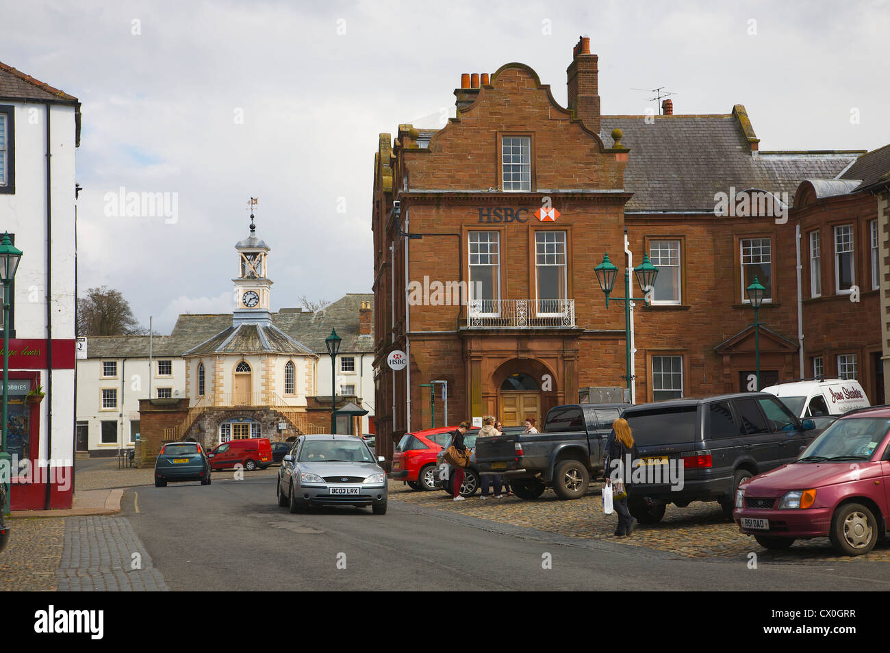 Brampton town centre with the Moot Hall on left, and HSBC Bank on right Brampton town centre, Brampton, Cumbria, England, UK Stock Photo