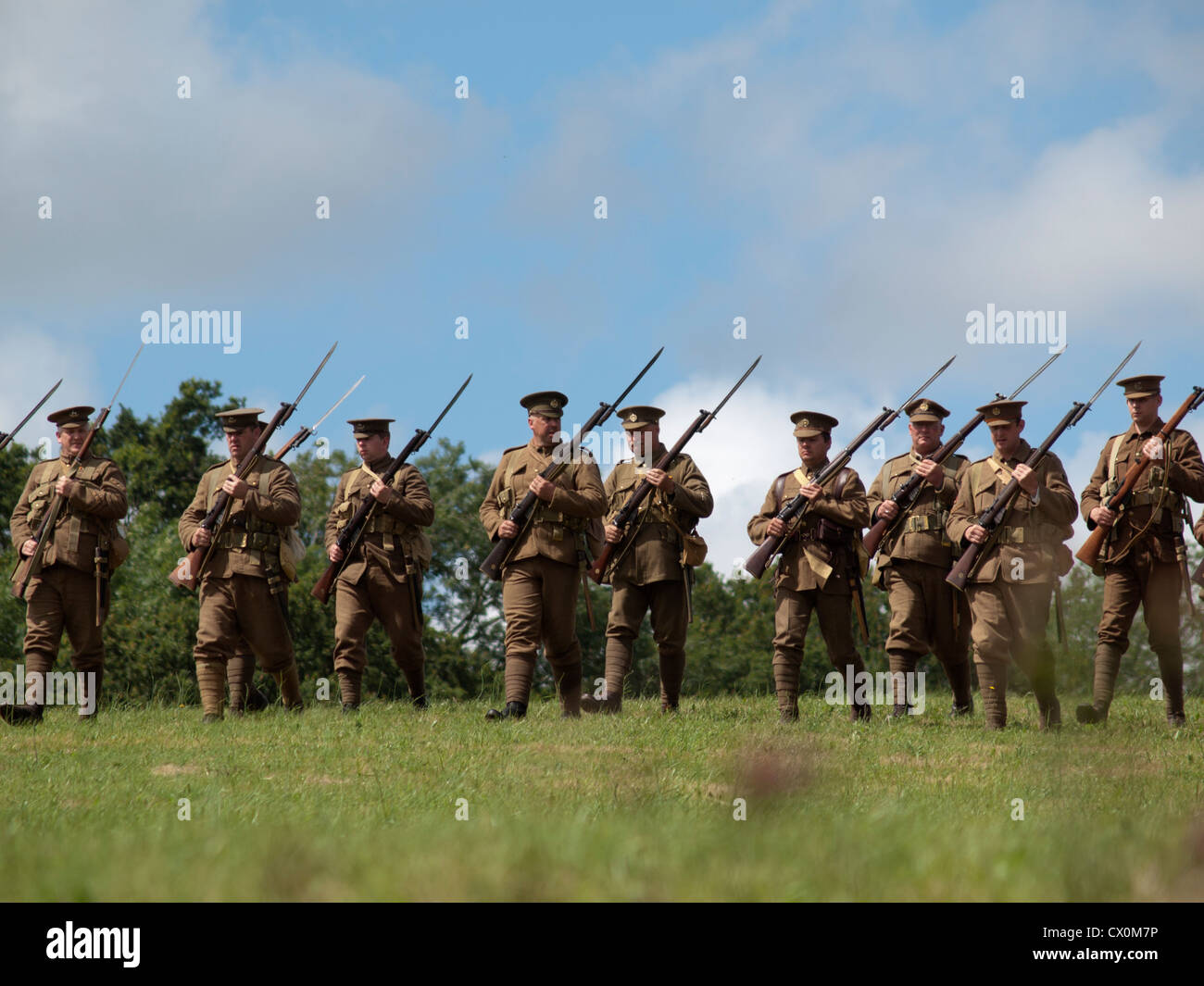 First world war british soldiers marching hi-res stock photography and ...