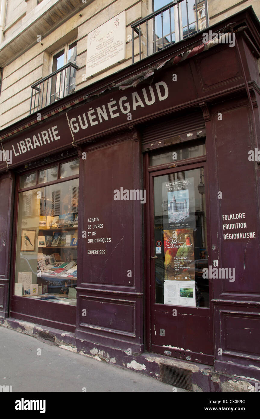 The Librairie Guénégaud, a Left Bank bookshop in Paris. The revolutionary activist Thomas Paine lived here from 1798 until 1802. France. Stock Photo