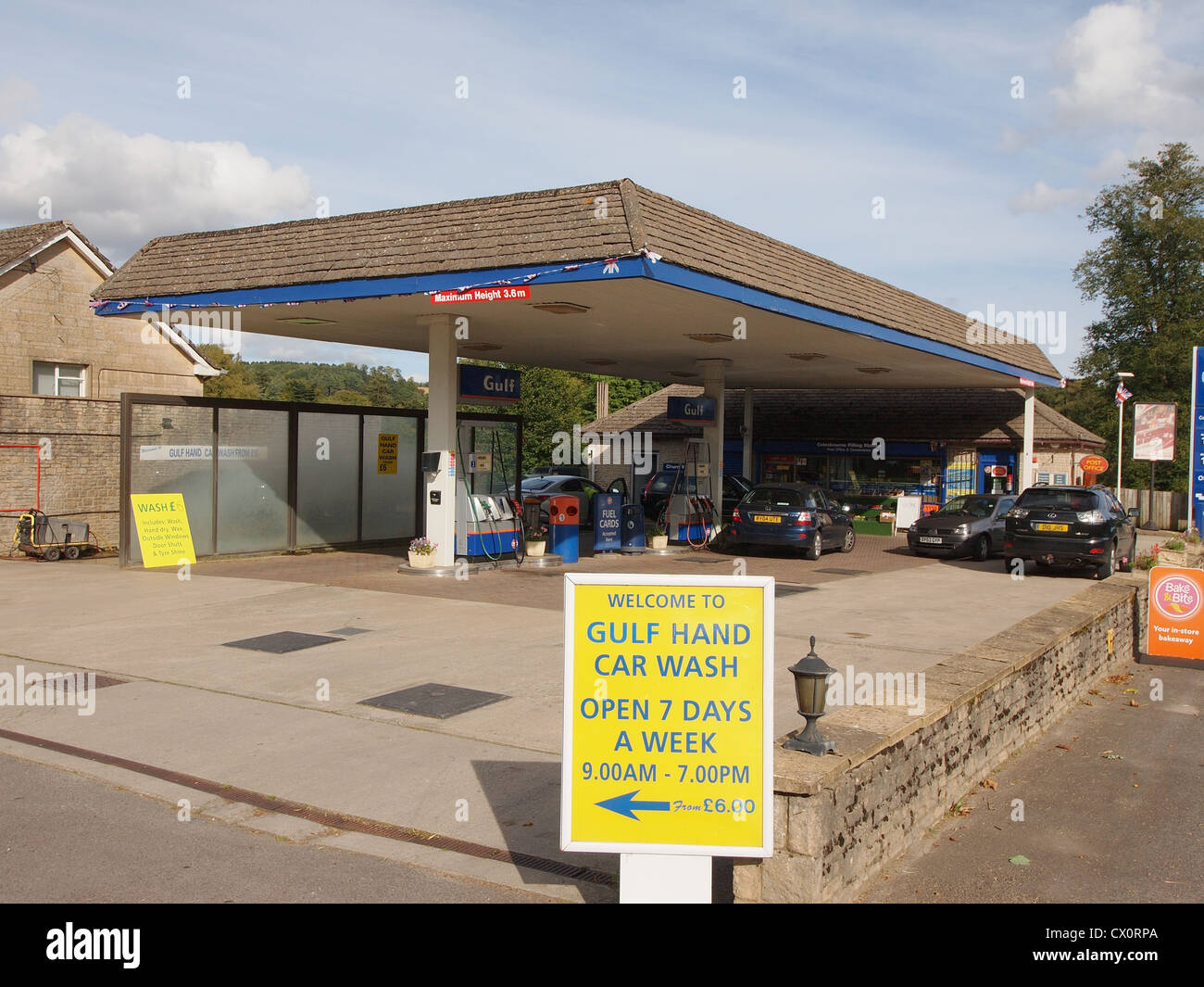 Hand car wash sign hires stock photography and images Alamy