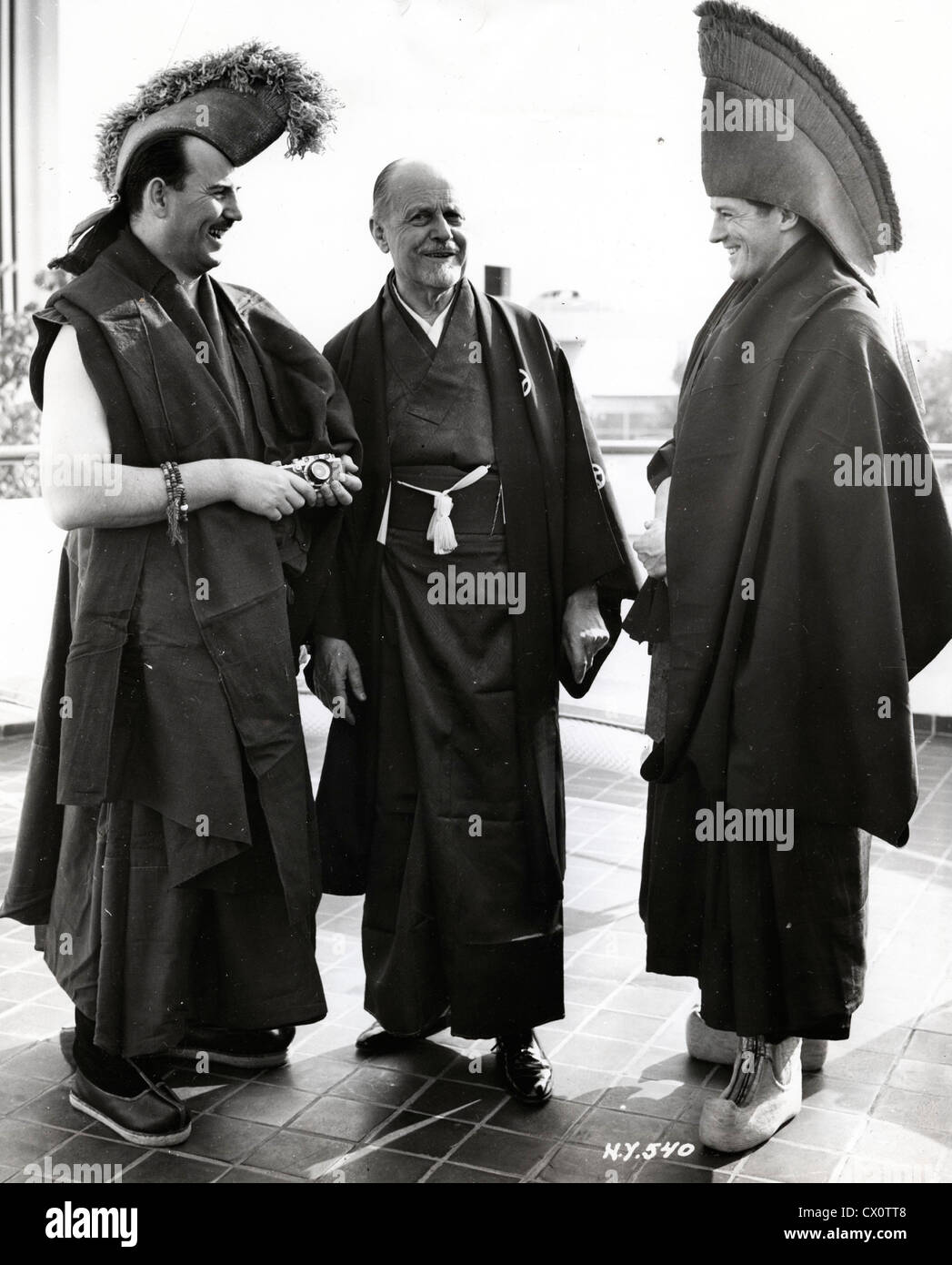 1840 Explorers Formal robes poses hi-res stock photography and images - Alamy