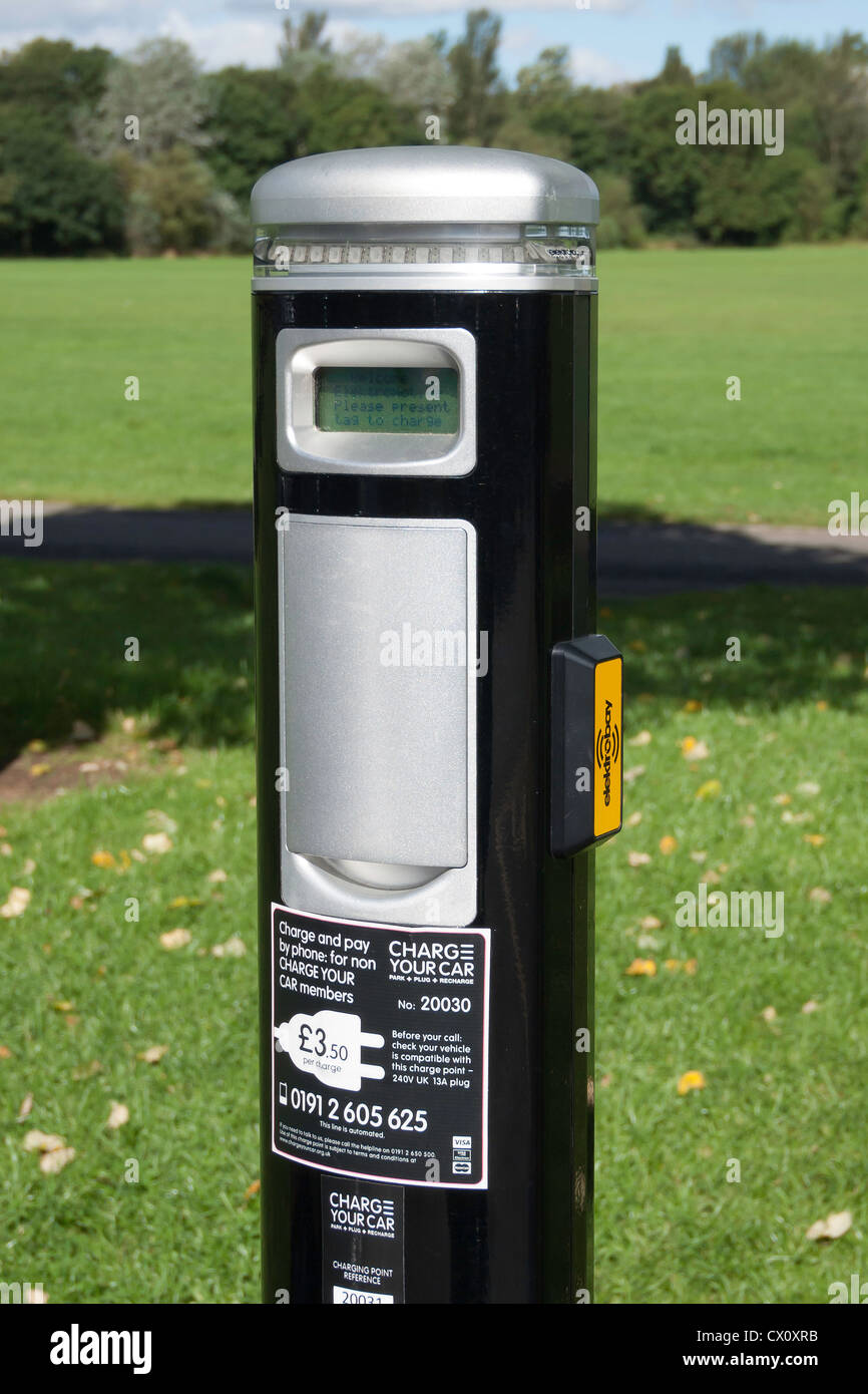 Electric vehicle charging point hires stock photography and images Alamy
