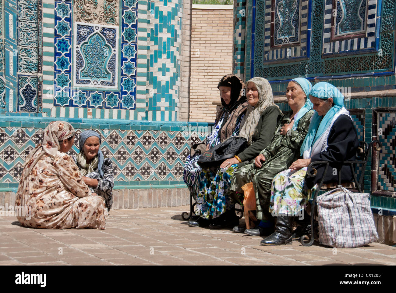 Local women at the Shahr-i-Zindah Mausoleum, Samarkand, Uzbekistan Stock Photo